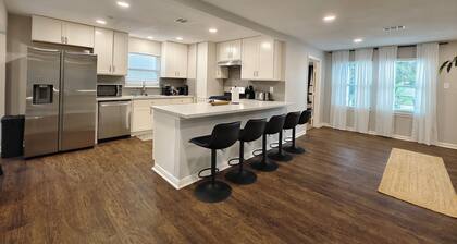 Spacious Family Retreat – 2 King Suites, Pool Table, & Backyard Oasis