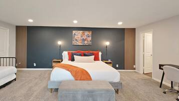 4 slaapkamers, een bureau, een strijkplank/strijkijzer, wifi