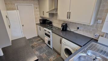 Rumah | Dapur pribadi | Lemari es, microwave, oven, dan kompor