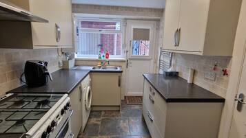 House | Private kitchen | Fridge, microwave, oven, stovetop