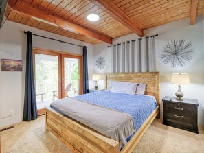 5 bedrooms, iron/ironing board, WiFi, bed sheets