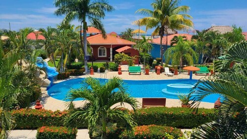 Charming two storey 2-bedroom duplex villa with WiFi, AC in lovely Lucinda