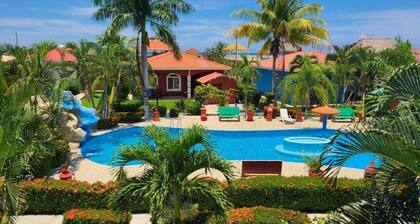 Charming two storey 2-bedroom duplex villa with WiFi, AC in lovely Lucinda