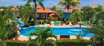 Charming two storey 2-bedroom duplex villa with WiFi, AC in lovely Lucinda