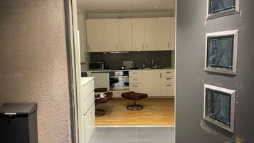 Studio | Eget kök | KylskÄp, mikrovÄgsugn, ugn och spishÀll