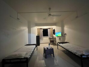 1 chambre, fer et planche Ă repasser, Wi-Fi, draps fournis