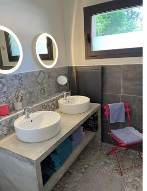 Shower, hair dryer, towels, toilet paper