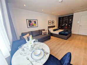 Interior - Chic Studio Apartment with Lift & FREE High-Speed Wi-Fi steps from Regent's Park (London)