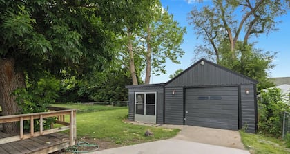 Welcome to Momo's Place. Charming 3 Bedroom, 1Bathroom with Modern Upgrades