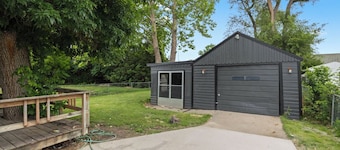 Welcome to Momo's Place. Charming 3 Bedroom, 1Bathroom with Modern Upgrades