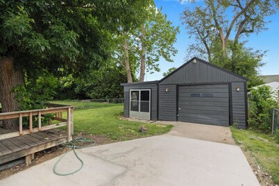 Welcome to Momo's Place. Charming 3 Bedroom, 1Bathroom with Modern Upgrades