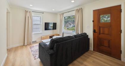 Welcome to Momo's Place. Charming 3 Bedroom, 1Bathroom with Modern Upgrades