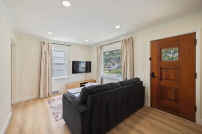 Welcome to Momo's Place. Charming 3 Bedroom, 1Bathroom with Modern Upgrades