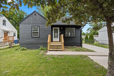 Welcome to Momo's Place. Charming 3 Bedroom, 1Bathroom with Modern Upgrades