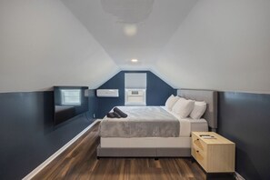 3 bedrooms, iron/ironing board, free WiFi, bed sheets - Welcome to Momo's Place. Charming 3 Bedroom, 1Bathroom with Modern Upgrades (Des Moines)