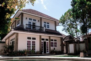 المنشأة من الخارج