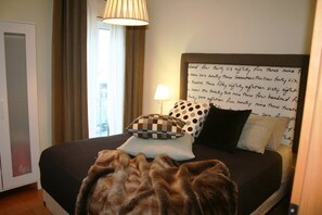 2 habitaciones, tabla de planchar con plancha, cuna de viaje y wifi 