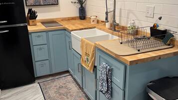 Een magnetron, een kookplaat