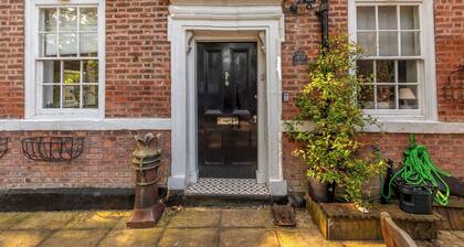 William Oakes | Georgian Garden House - Bridgnorth - Pass the Keys