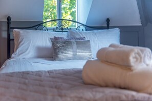 3 bedrooms, iron/ironing board, free WiFi, bed sheets - William Oakes | Georgian Garden House - Bridgnorth - Pass the Keys (Bridgnorth)