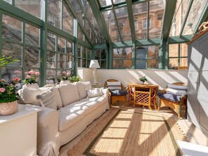 Télévision, cheminée