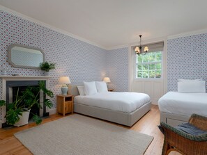 5 chambres, fer et planche à repasser, Wi-Fi gratuit, draps fournis