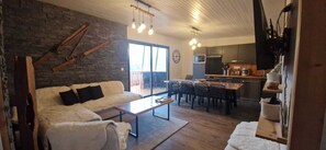 Smart TV - Chalet Marghan Super Besse 8+2 persons with Spa (Besse-et-Saint-Anastaise)