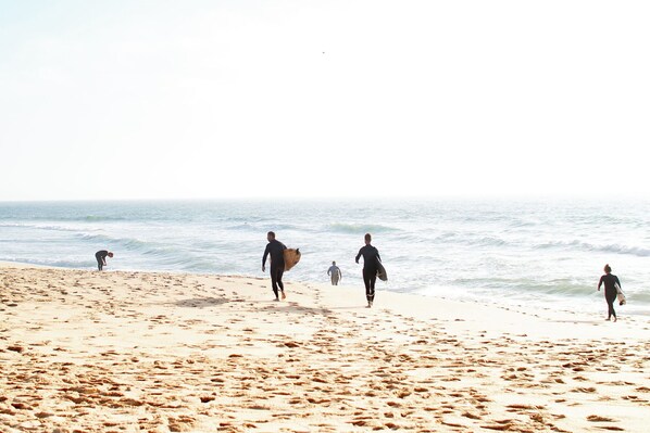 Beach nearby, sun-loungers, beach towels