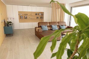 Lobby - Beachfront home with spectacular views, Santa Cruz (A dos Cunhados)