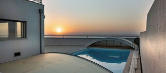 Beachfront home with spectacular views, Santa Cruz