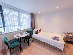 1 soverom, strykejern/-brett, reiseseng for barn og wi-fi (inkludert)