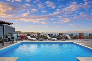 华丽双人房, 独立浴室, 海景 | 室外游泳池