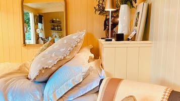 1 chambre, bureau, draps fournis