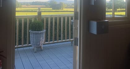 Luxury Shepherd Hut - The Nimrod