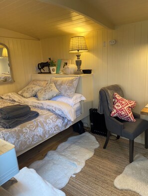 1 bedroom, desk, bed sheets