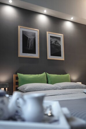 Deluxe Double or Twin Room, Garden View | In-room safe, iron/ironing board, free WiFi - Casa Lena B&B (Naples)