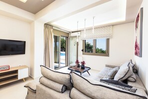 Smart-TV, peis og bøker