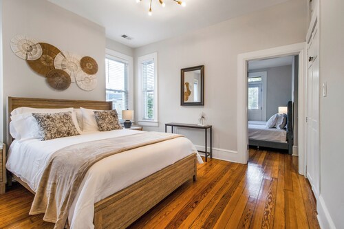  Pearl Light - 10min Walk to Union Market, 2mi to Capitol – 3BR/3BA w/Parking