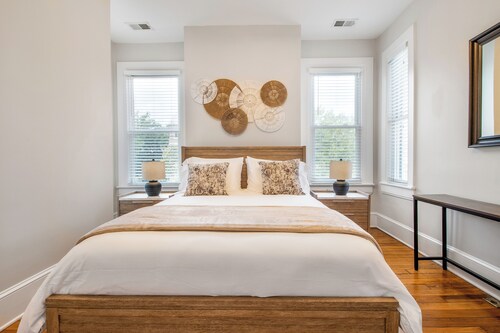  Pearl Light - 10min Walk to Union Market, 2mi to Capitol – 3BR/3BA w/Parking