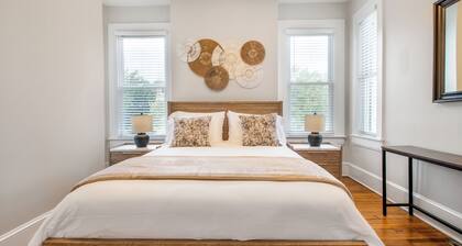 Pearl Light - 10min Walk to Union Market, 2mi to Capitol – 3BR/3BA w/Parking