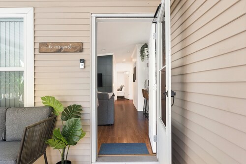 Bright 4BR Home - Just Minutes from town & Beach!