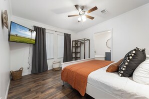 4 bedrooms, iron/ironing board, travel crib, free WiFi