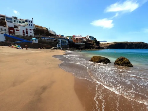 Villa Palomino - Sleeps 6 - Parking - Pet Friendly