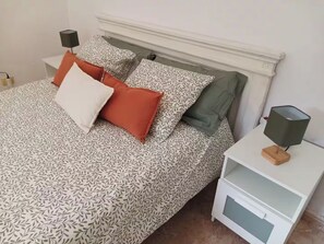 2 bedrooms, free WiFi, bed sheets - Villa Palomino - Sleeps 6 - Parking - Pet Friendly (Galdar)