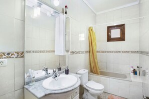 Villa | Bathroom | Combined shower/tub, deep soaking tub, hair dryer, towels - Villa Palomino - Sleeps 6 - Parking - Pet Friendly (Galdar)