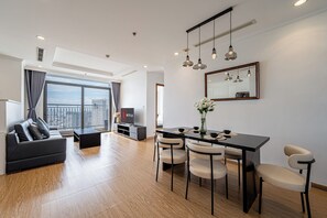 Deluxe Apartment, 3 Bedrooms, Balcony, City View | Private kitchen | Full-size fridge, microwave, rice cooker, cookware/dishes/utensils - CR Concept - Vinhomes Service Apartment (Ho Chi Minh City)