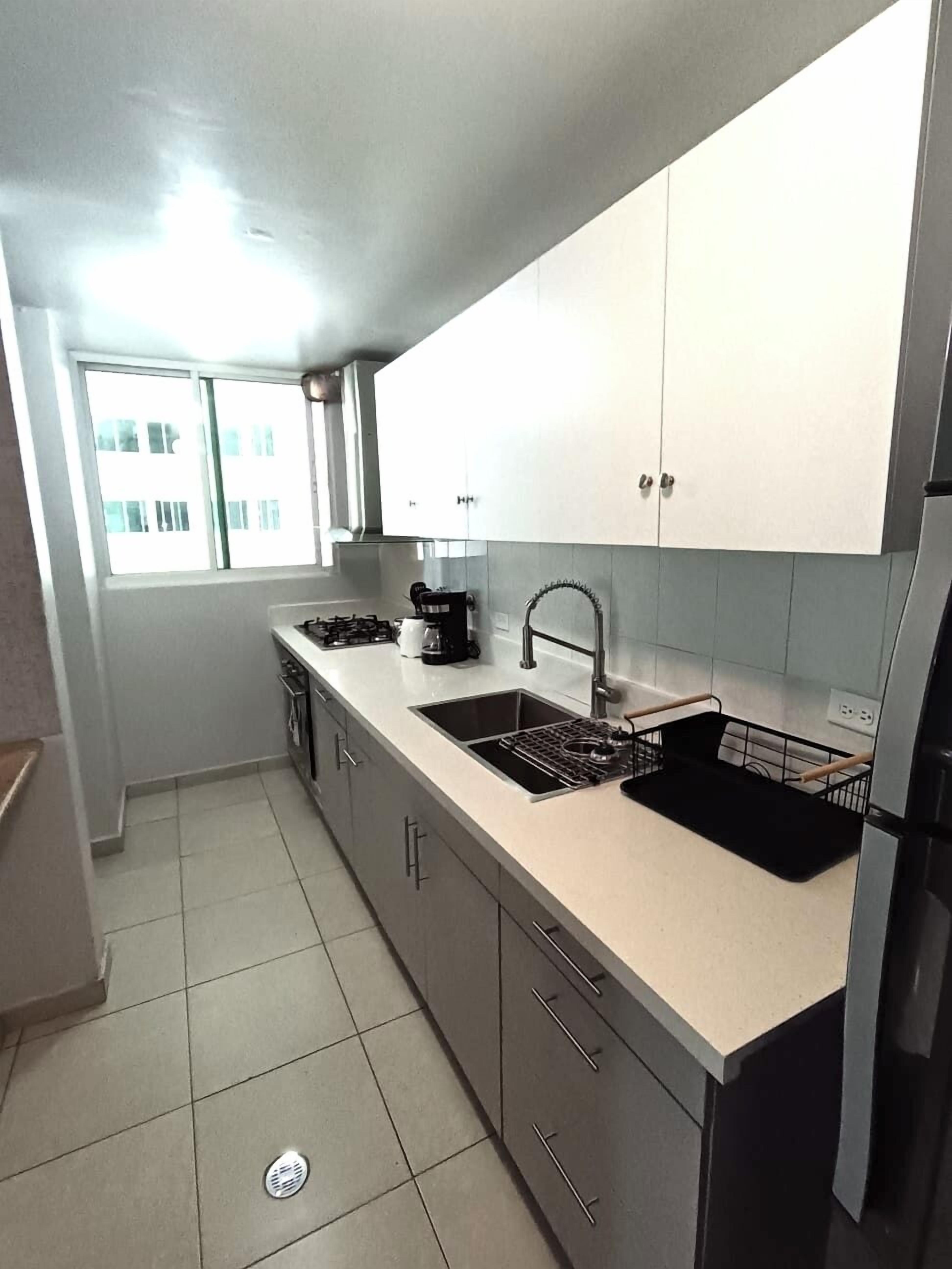 冰箱、微波炉、烤箱、炉灶