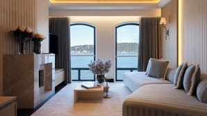 Suite Bosphorus | In-room safe, blackout drapes, iron/ironing board, WiFi (free) - Vakko Hotel Sumahan Bosphorus (Istanbul)
