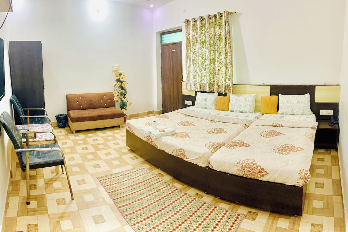 三人房 | 書桌、手提電腦工作空間、免費 Wi-Fi