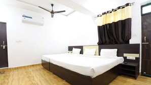 Family Room | Desk, laptop workspace, WiFi (free) - TAJ 3 STAR HOTEL  (Agra)